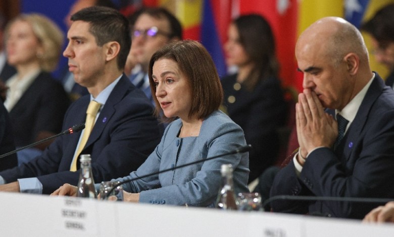 Moldovan leaders decry Russian move on citizenship for separatist region Moldovan leaders decry Russian move on citizenship for separatist region