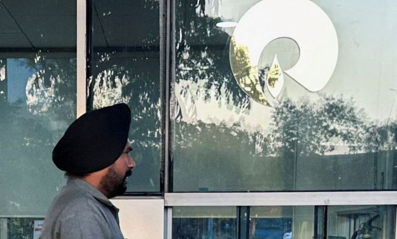 Wall Street futures skid, dollar dips on US tariff threats Wall Street futures skid, dollar dips on US tariff threats