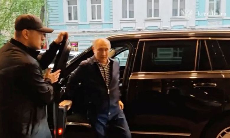 Kremlin releases video of Putin out and about in Moscow after Western bunker claims Kremlin releases video of Putin out and about in Moscow after Western bunker claims