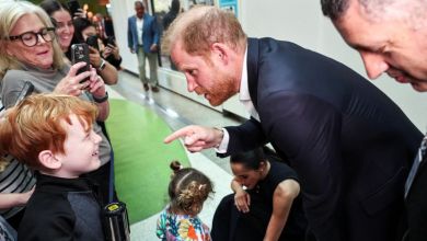 Prince Harry and Meghan arrive in Australia to a muted welcome Prince Harry and Meghan arrive in Australia to a muted welcome