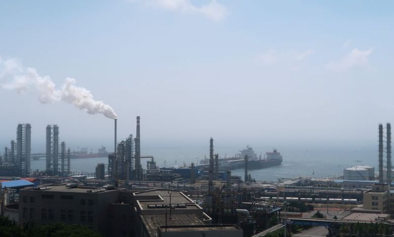 China asks banks to pause new loans to US-sanctioned refiners, Bloomberg News reports China asks banks to pause new loans to US-sanctioned refiners, Bloomberg News reports