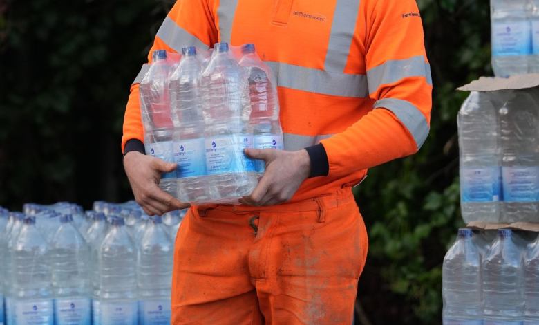 Major incident declared after 30,000 homes experiencing water shortages across South East Major incident declared after 30,000 homes experiencing water shortages across South East