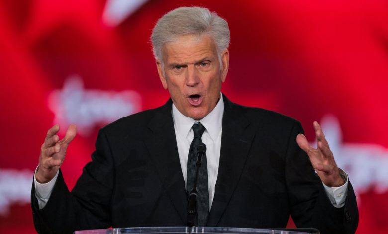 Influential evangelical Rev Franklin Graham dismisses controversy over Trump’s AI Jesus post as ‘a lot to do about nothing’ Influential evangelical Rev Franklin Graham dismisses controversy over Trump’s AI Jesus post as ‘a lot to do about nothing’