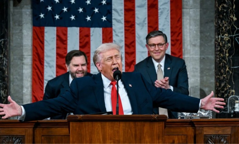 Elizabeth Warren, Other Democrats Applaud as Trump Condemns Congressional Stock Trading Elizabeth Warren, Other Democrats Applaud as Trump Condemns Congressional Stock Trading