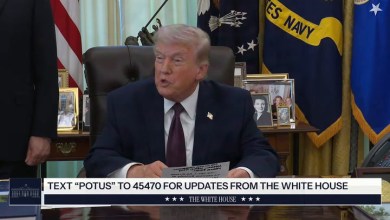 Trump, 79, Struggles to Read From Huge Notes Trump, 79, Struggles to Read From Huge Notes