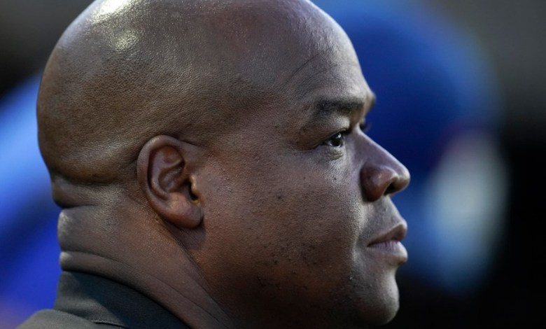 Frank Thomas files lawsuit against White Sox, alleging use of name and likeness without his permission Frank Thomas files lawsuit against White Sox, alleging use of name and likeness without his permission