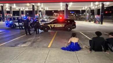 Teens at prom begged limo driver to pull over on terrifying ride home Teens at prom begged limo driver to pull over on terrifying ride home