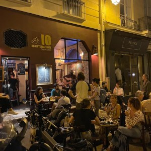 Le 10 Bar International Le 10 Bar International