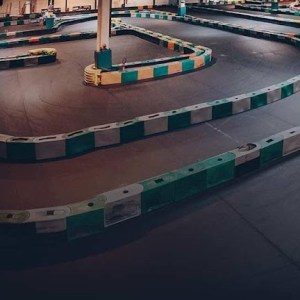 AEROKART – Karting, Chute Libre Indoor, Escape Game, Salle de Jeux Réalité Virtuelle AEROKART – Karting, Chute Libre Indoor, Escape Game, Salle de Jeux Réalité Virtuelle