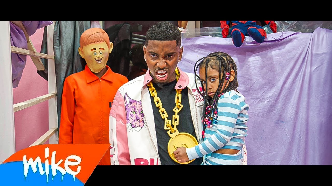 FunnyMike- Creepin Creeper Man (Official Music Video) FunnyMike- Creepin Creeper Man (Official Music Video)