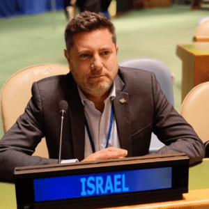 Embajador de Israel denuncia bandera de Hamas en Janucá en Pto. Montt Embajador de Israel denuncia bandera de Hamas en Janucá en Pto. Montt