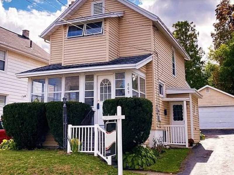 !!This lovely single family home with 4 bed and 2 bath.!!
0
Syracuse, NY !!This lovely single family home with 4 bed and 2 bath.!!
0
Syracuse, NY