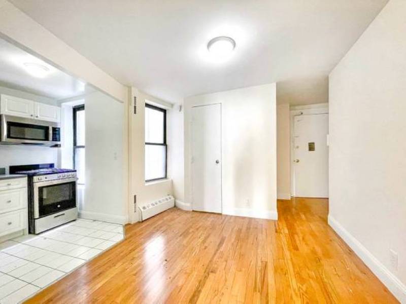 2 BD/ UES 80th/York 00 no fee
,300
New York 2 BD/ UES 80th/York 00 no fee
,300
New York