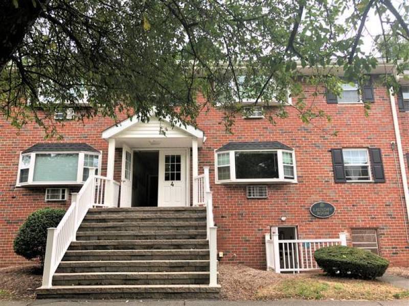 Spacious 1 Bedroom Apartment
,115
13A Kensington Circle Spacious 1 Bedroom Apartment
,115
13A Kensington Circle
