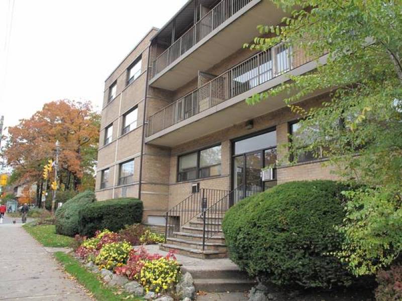 10 minutes walk to Subway – CN Tower view
,900
309 Mount Pleasant Road 10 minutes walk to Subway – CN Tower view
,900
309 Mount Pleasant Road