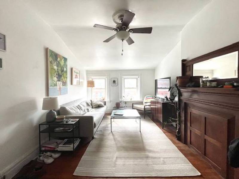 Charming Brownstone 1 Bed, 1 Bath+Home Office, Laundry, A/C Subway
,000
Bed-Stuy Charming Brownstone 1 Bed, 1 Bath+Home Office, Laundry, A/C Subway
,000
Bed-Stuy