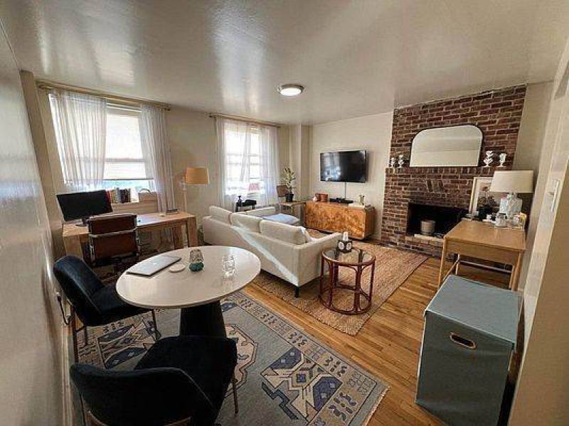 NYC Sublet: Commercial Space for Rent at Thompson Street Location
,050
SoHo NYC Sublet: Commercial Space for Rent at Thompson Street Location
,050
SoHo