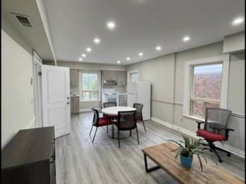 Renovated 2-Bed + AC/Parking/Hydro/Water/Gas Incl (Main St E)
,800 Renovated 2-Bed + AC/Parking/Hydro/Water/Gas Incl (Main St E)
,800