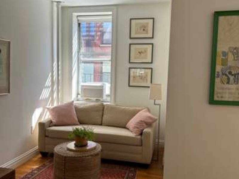 NO FEE Sunny Soho Studio Furnished on the Best Block!
,250
SoHo NO FEE Sunny Soho Studio Furnished on the Best Block!
,250
SoHo