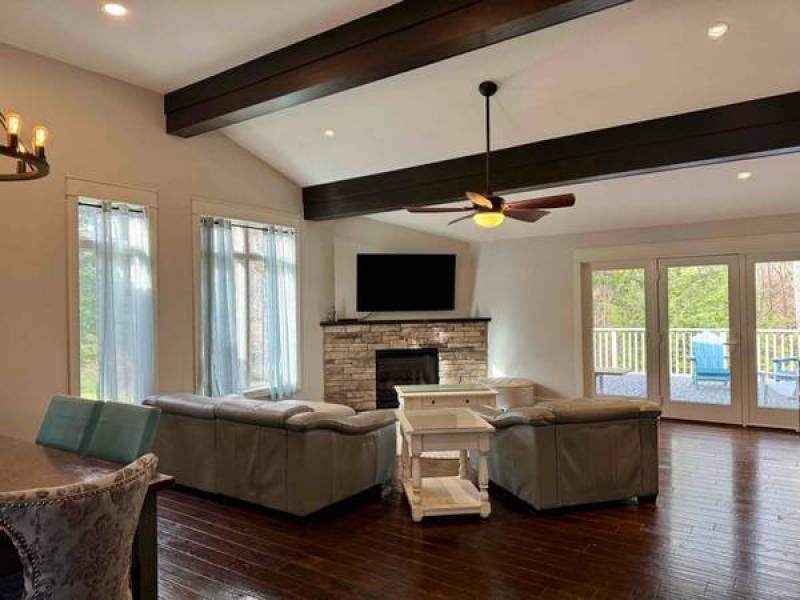 Saratoga Charmer – Relaxing Country Setting 6 Miles to Race Track and
,700 Saratoga Charmer – Relaxing Country Setting 6 Miles to Race Track and
,700