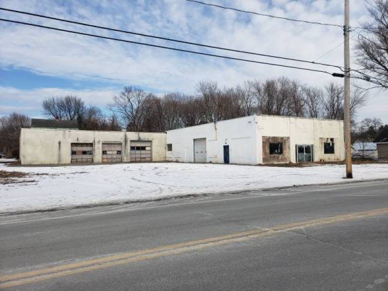 Affordable, Versatile SHOP/Warehouse/Office-11,000SF 7 OVERHEAD DOORS
,000
Will Divide- Prime Warren County Location- Queensbury! Affordable, Versatile SHOP/Warehouse/Office-11,000SF 7 OVERHEAD DOORS
,000
Will Divide- Prime Warren County Location- Queensbury!
