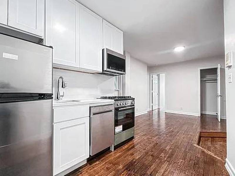 1-bedroom apartment in Hells Kitchen
5
Upper West Side 1-bedroom apartment in Hells Kitchen
5
Upper West Side
