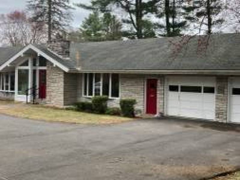 Large ranch in desirable Guilderland neighberhood
4,900
Guilderland Large ranch in desirable Guilderland neighberhood
4,900
Guilderland