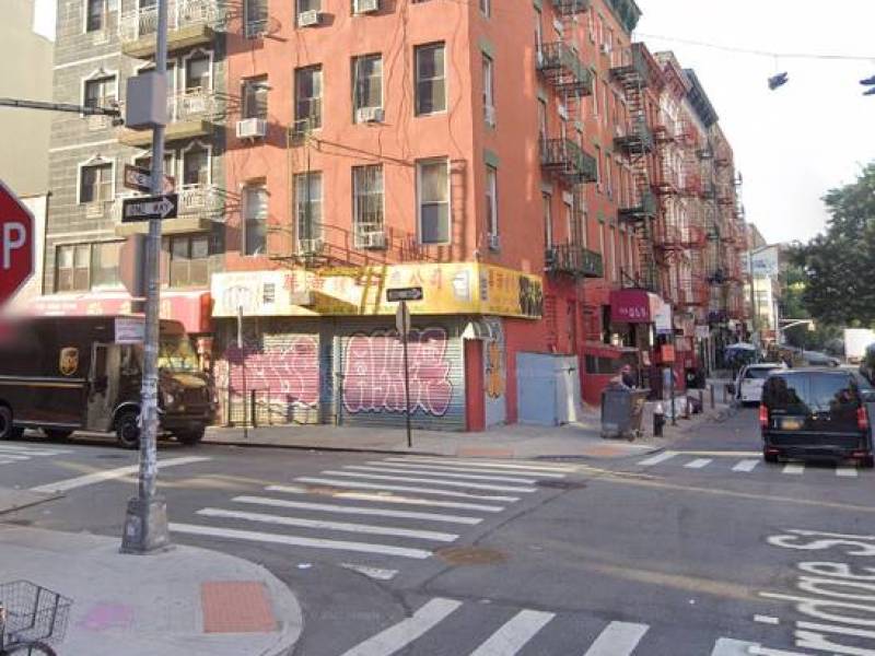 CORNER LOWER EAST SIDE RETAIL SPACE AVAILABLE
,000
Lower East Side CORNER LOWER EAST SIDE RETAIL SPACE AVAILABLE
,000
Lower East Side