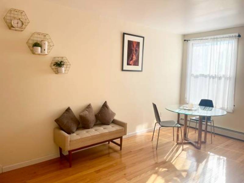 *Beautiful, Spacious 2 BR 1.5 bath 2 floor HOUSE in Brooklyn!* 6/1
,750
brooklyn *Beautiful, Spacious 2 BR 1.5 bath 2 floor HOUSE in Brooklyn!* 6/1
,750
brooklyn