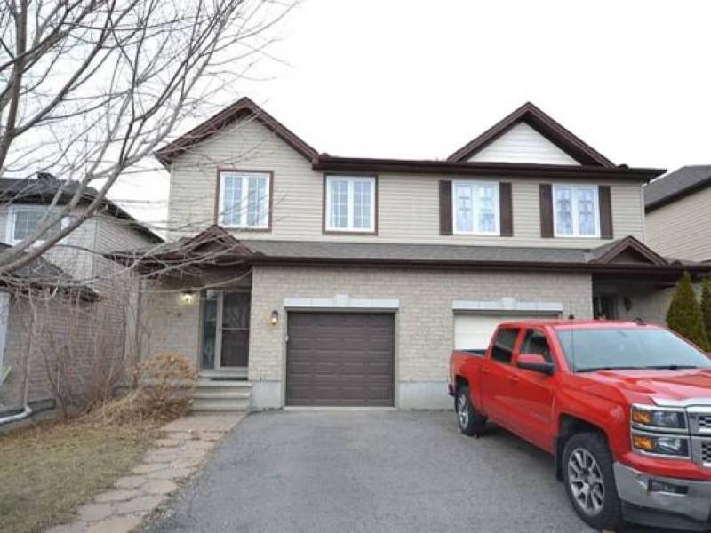 Welcome to 403 Cache Bay, a charming semi-detached home with finished basement i
,500
Ottawa Welcome to 403 Cache Bay, a charming semi-detached home with finished basement i
,500
Ottawa