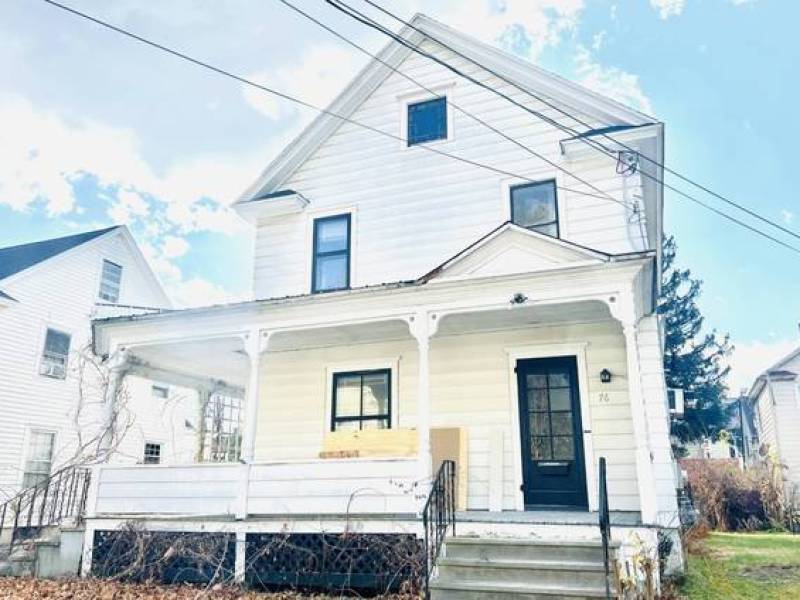 This newly renovated 2-bedroom upstairs apartment for rent!
0
Glens Falls, NY This newly renovated 2-bedroom upstairs apartment for rent!
0
Glens Falls, NY