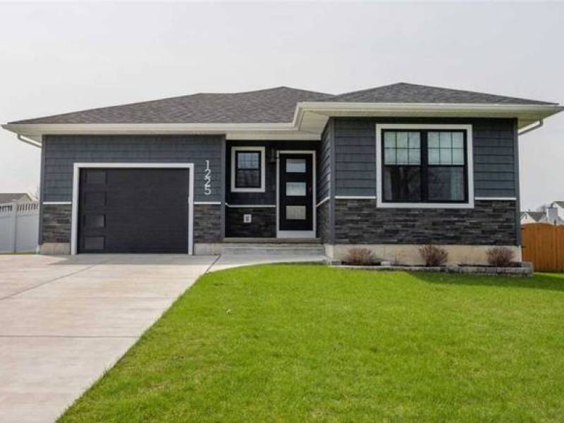 Welcome to charming 3 bedroom, 1 bath ranch home for rent
,170
Buffalo, NY Welcome to charming 3 bedroom, 1 bath ranch home for rent
,170
Buffalo, NY