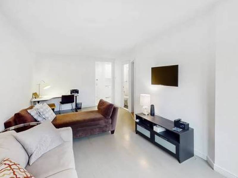 Studio & 1 Bath In Serene Setting
,200
West Village Studio & 1 Bath In Serene Setting
,200
West Village