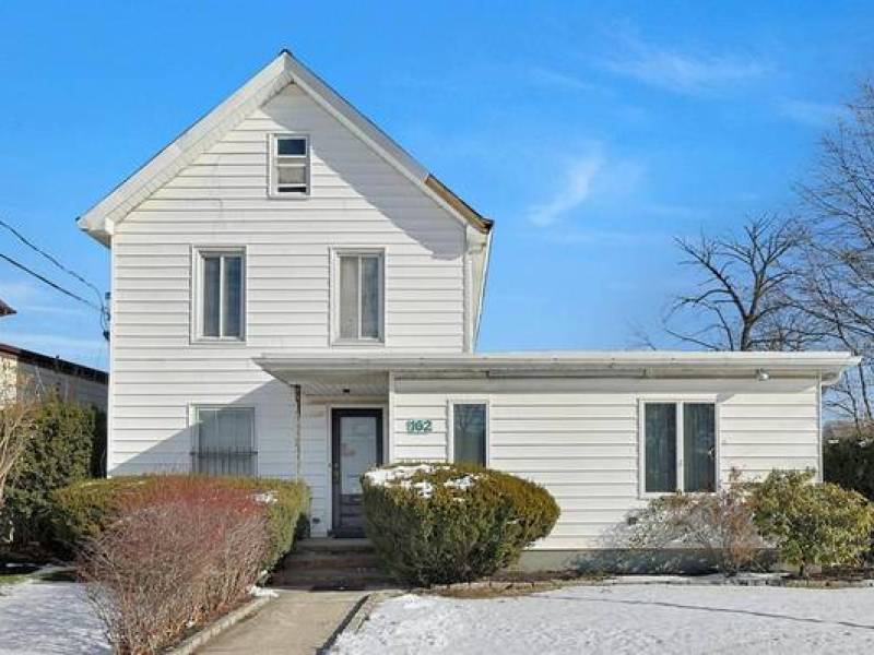 Suffern, Home for Sale – 3br 1.5ba
5,000 Suffern, Home for Sale – 3br 1.5ba
5,000