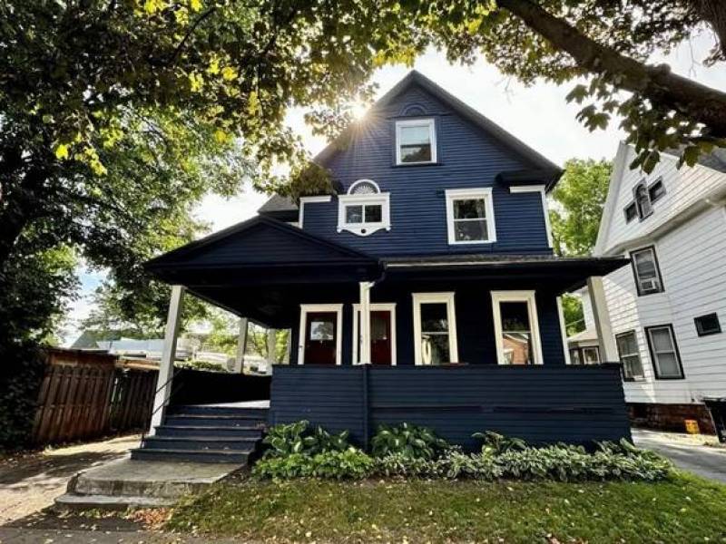 Spacious 2-bedroom, 1-bathroom rental available!
5
Rochester, NY Spacious 2-bedroom, 1-bathroom rental available!
5
Rochester, NY