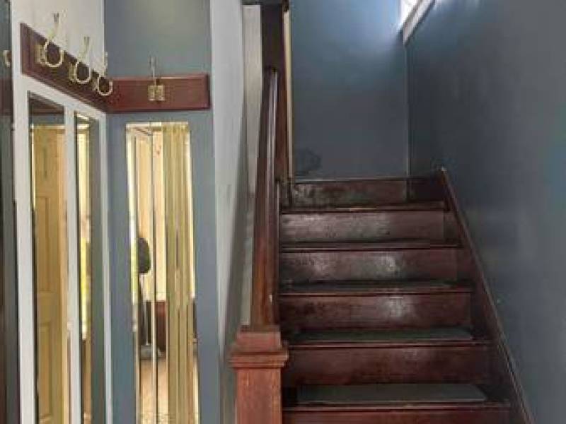 A two bedroom apartment for rent on a quiet house/block . Near all mu
,275 A two bedroom apartment for rent on a quiet house/block . Near all mu
,275