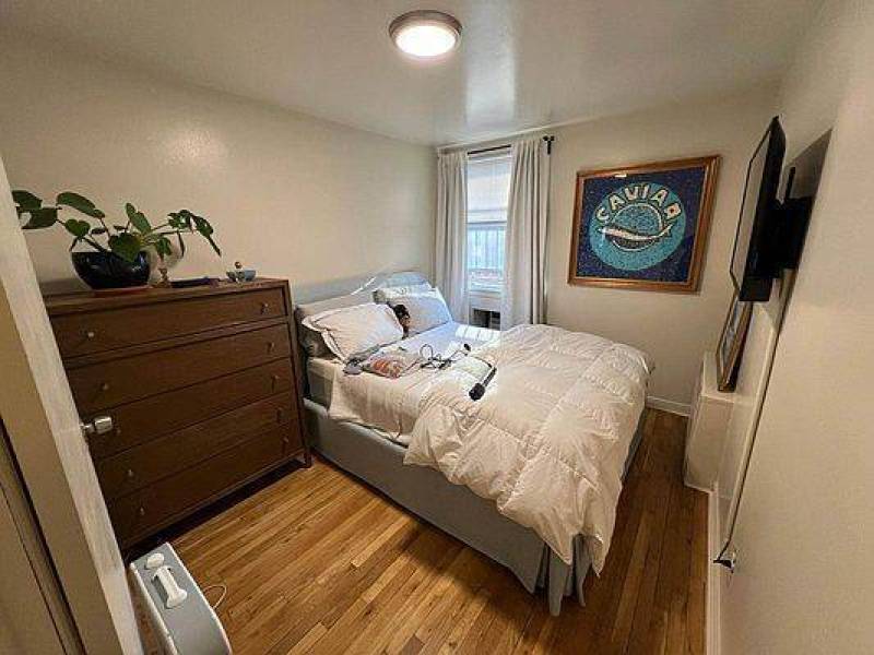 NYC Sublet: Commercial Space for Rent at Thompson Street Location
,100
SoHo NYC Sublet: Commercial Space for Rent at Thompson Street Location
,100
SoHo