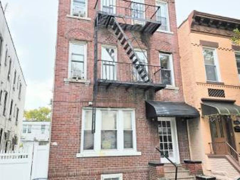 GREAT INVESTMENT FULLY RENOVATED 6 UNIT BUILDING.
,555,000
Brooklyn GREAT INVESTMENT FULLY RENOVATED 6 UNIT BUILDING.
,555,000
Brooklyn