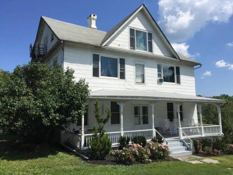 Bright Quiet Studio Apartment
,275
New Paltz Bright Quiet Studio Apartment
,275
New Paltz