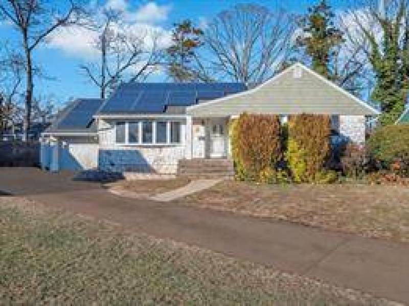 82 Royal Drive
0,000
Freeport, NY 82 Royal Drive
0,000
Freeport, NY