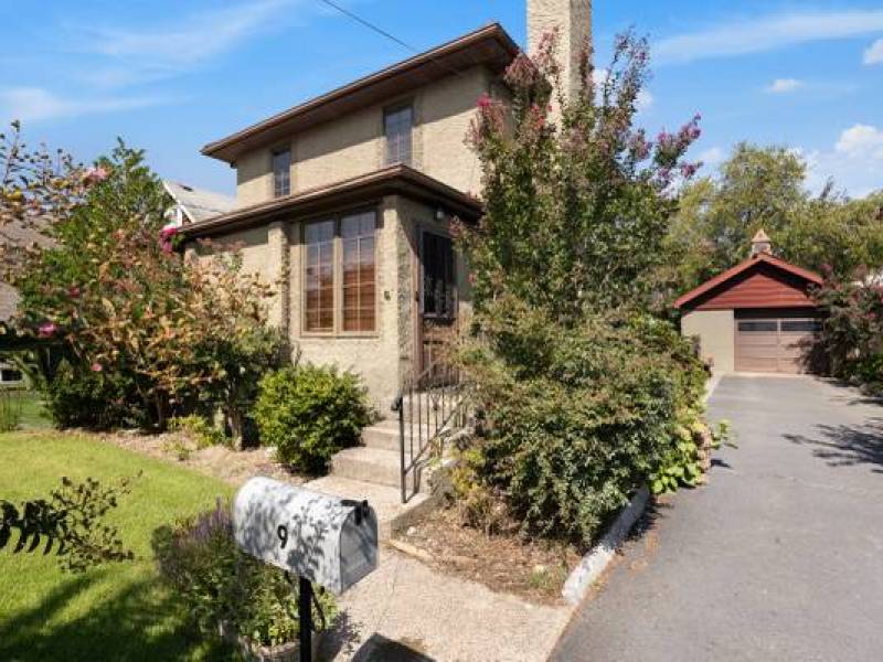 Awesome meticulously maintained Richmond Town colonial home!!!
8,000
Richmond Town Awesome meticulously maintained Richmond Town colonial home!!!
8,000
Richmond Town