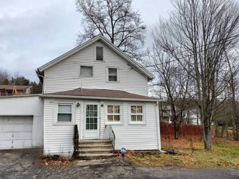 Spacious 3-bedroom, 1.5-bath home on 2nd floor
0
Binghamton, NY Spacious 3-bedroom, 1.5-bath home on 2nd floor
0
Binghamton, NY