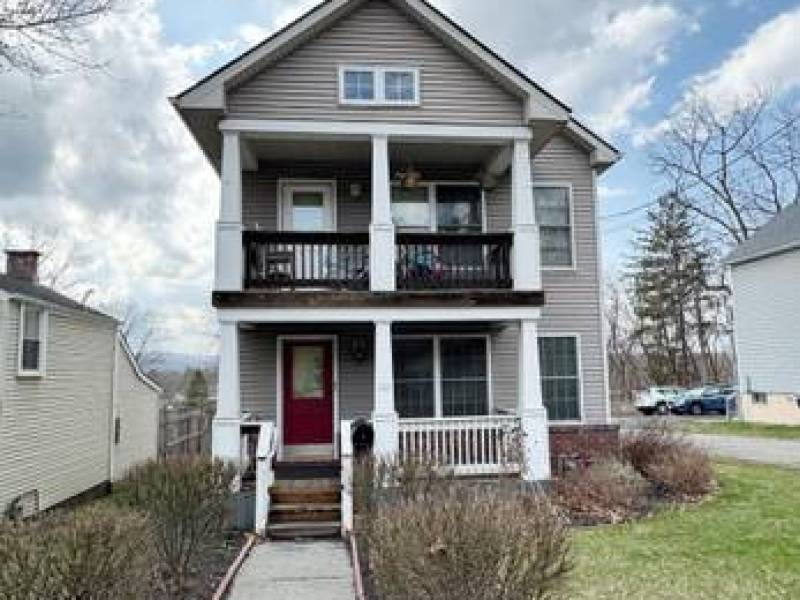 Welcome to this delightful 2 bedroom 1 bathroom duplex home.!
0
Poughkeepsie NY Welcome to this delightful 2 bedroom 1 bathroom duplex home.!
0
Poughkeepsie NY