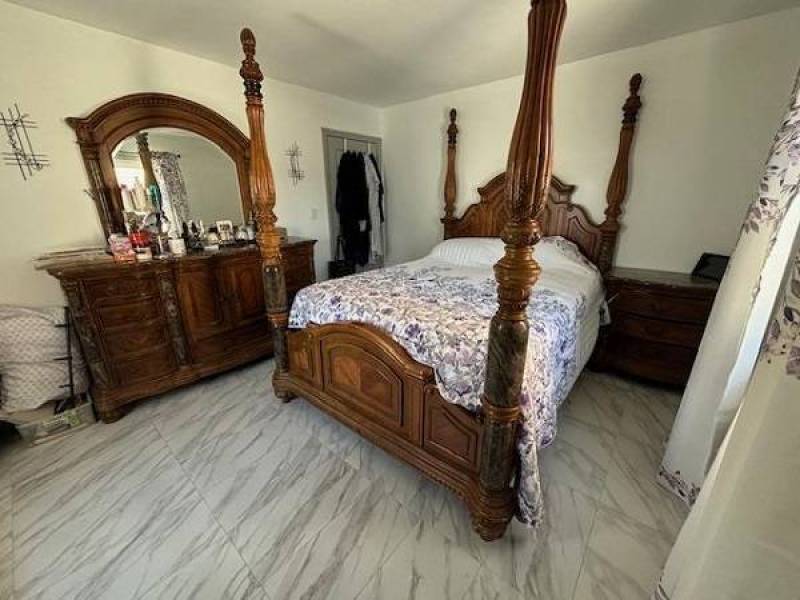 Updated 3BR, 2BA Home with 1.5-Car Garage in Mineola!
,600
Mineola, NY Updated 3BR, 2BA Home with 1.5-Car Garage in Mineola!
,600
Mineola, NY