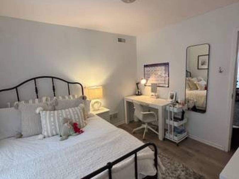 Sublet in a 5 Bedroom 2 Bathroom Townhouse!!
5
Waterloo Sublet in a 5 Bedroom 2 Bathroom Townhouse!!
5
Waterloo