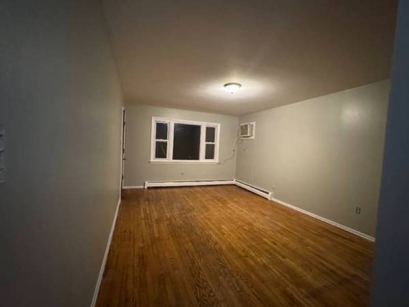 Spacious 2-Bedroom Apartment – Freshly updated and painted in a quiet
,495 Spacious 2-Bedroom Apartment – Freshly updated and painted in a quiet
,495