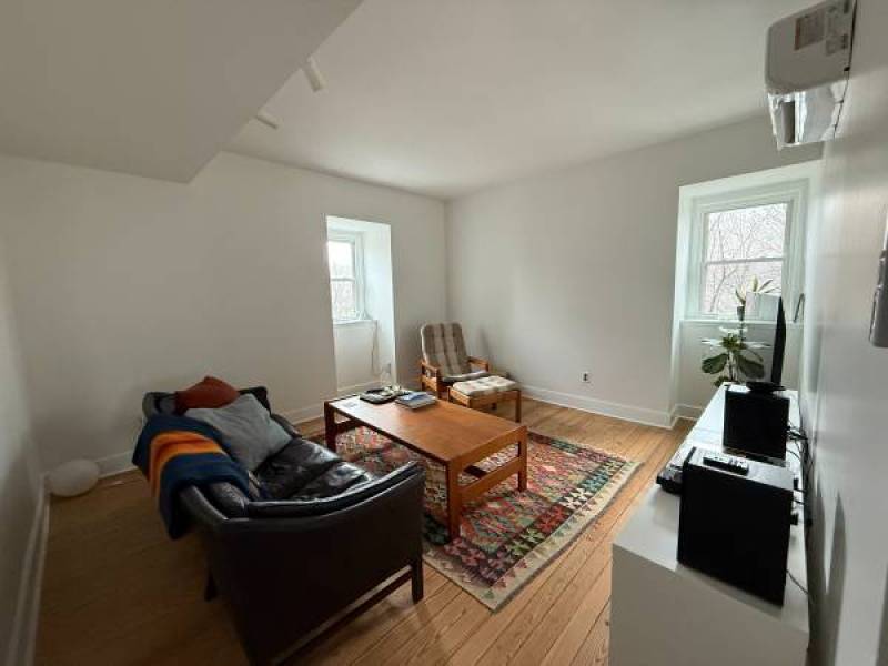 Two-bedroom apartment in Kingston’s Rondout district
,350
Kingston Two-bedroom apartment in Kingston’s Rondout district
,350
Kingston