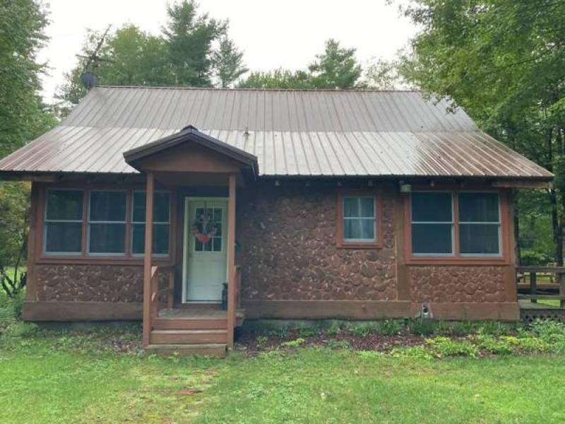 2 Bedroom House on 10 Acres with two Barns and Lake Rights!
9,900 2 Bedroom House on 10 Acres with two Barns and Lake Rights!
9,900