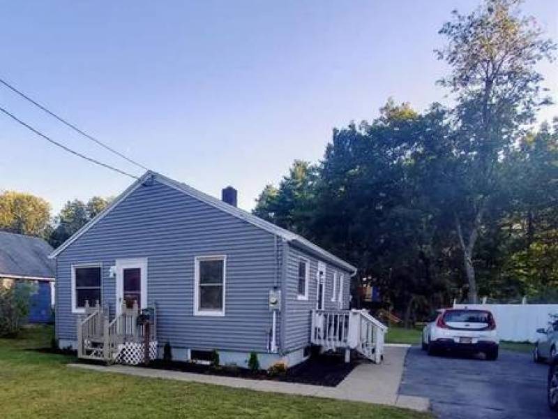 Freshly painted inside and outside. Remodeled adding 2 New deck’s.
,200
Queensbury Freshly painted inside and outside. Remodeled adding 2 New deck’s.
,200
Queensbury