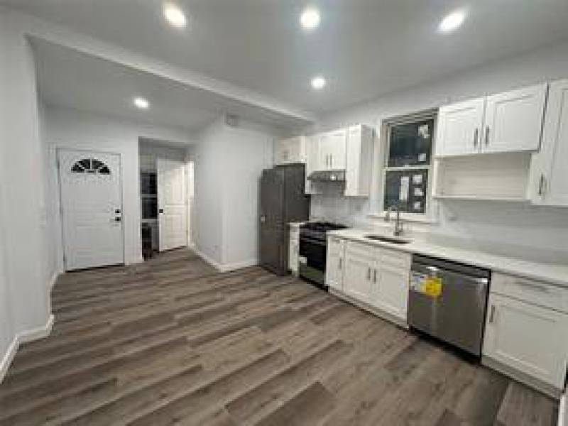 1 Bedroom Apartment For Rent
,200
Glendale 1 Bedroom Apartment For Rent
,200
Glendale